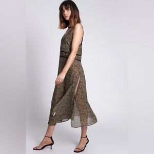 One tesapoon Animal Night Lover dress. NWT.‎ Xs
